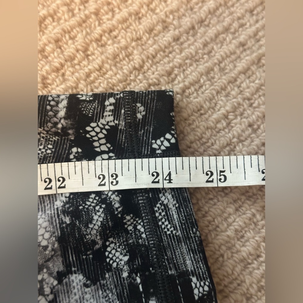 Lululemon Wunder Under High-Rise 7/8 Tight *Full-On Luxtreme 25" Leggings size 4 - Picture 6 of 7